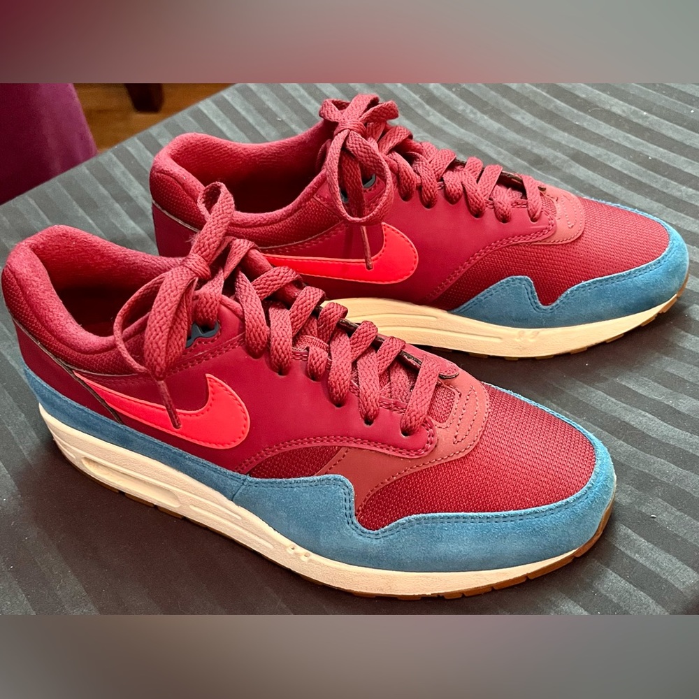 Nike Air Max1 Team Red and Green Orbit Abyss